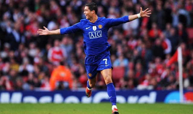 开云|天价转会震撼足坛！新标王诞生引发豪门争霸格局巨变