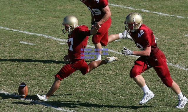 kaiyun_黑马逆袭！无名小将爆冷击败世界冠军，赛场沸腾创历史