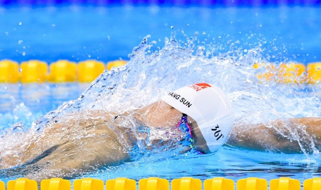 【开云官网】足坛震撼！天价转会刷新纪录，超级巨星加盟新东家引全球瞩目