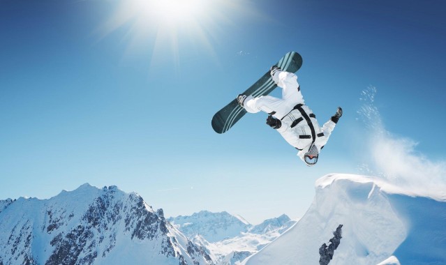 【开云】激情对决！同城德比战引爆球迷狂欢，胜负悬念持续至最后一刻