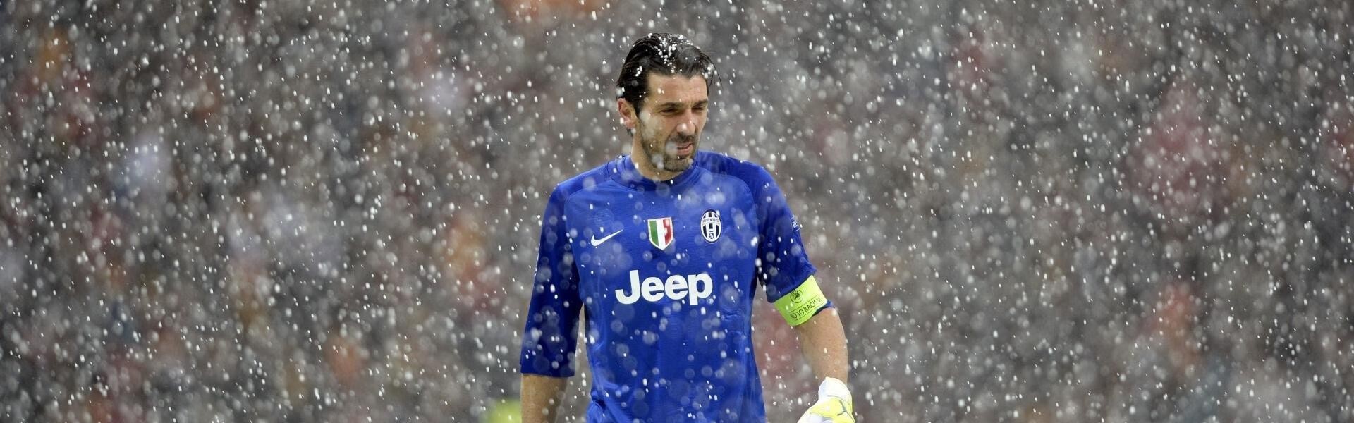 开云：百米飞人巅峰对决 新星闪耀打破纪录