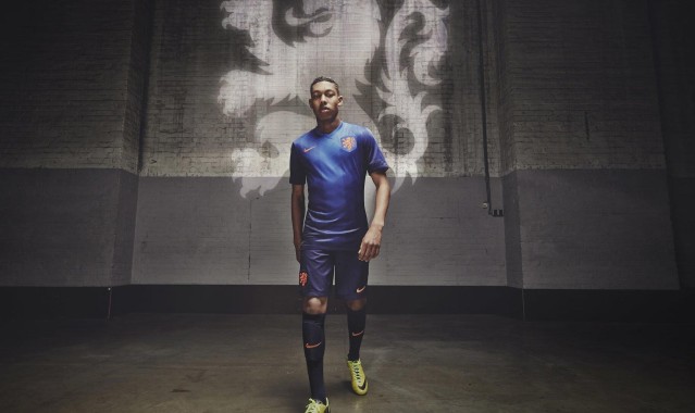 【开云】国乒包揽WTT大满贯五冠 马龙樊振东巅峰对决引热议