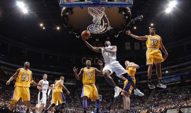 开云体育app下载|百米飞人巅峰对决 新星闪耀打破纪录