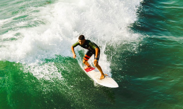 开云体育app下载-UFC 296上演巅峰对决，莱昂成功卫冕次中量级冠军